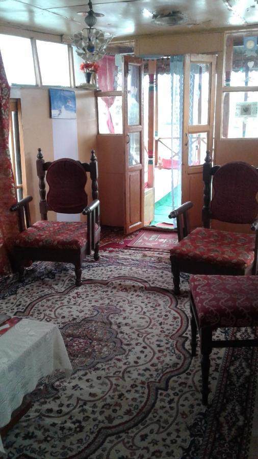 Bed and Breakfast Houseboat Dunhill à Srīnagar Extérieur photo