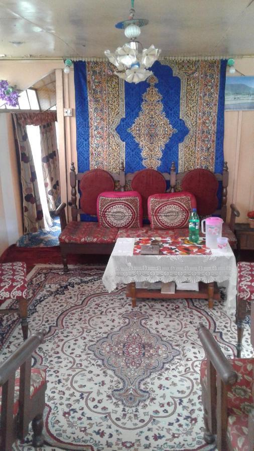 Bed and Breakfast Houseboat Dunhill à Srīnagar Extérieur photo