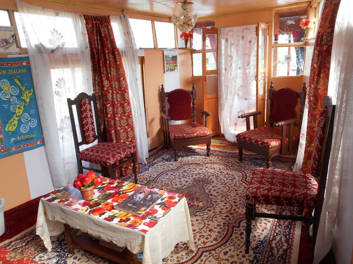 Bed and Breakfast Houseboat Dunhill à Srīnagar Extérieur photo