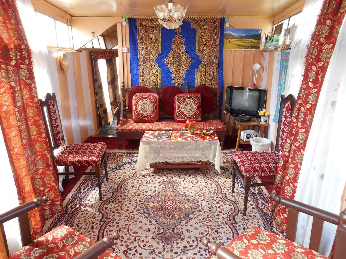 Bed and Breakfast Houseboat Dunhill à Srīnagar Extérieur photo