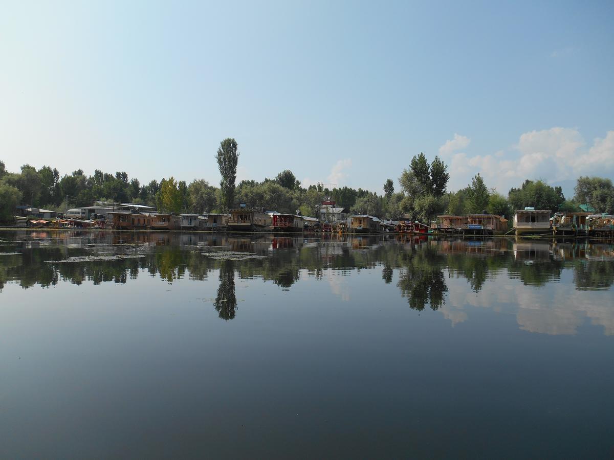 Bed and Breakfast Houseboat Dunhill à Srīnagar Extérieur photo